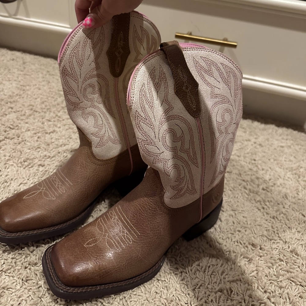 Ariat boots, used two times!
